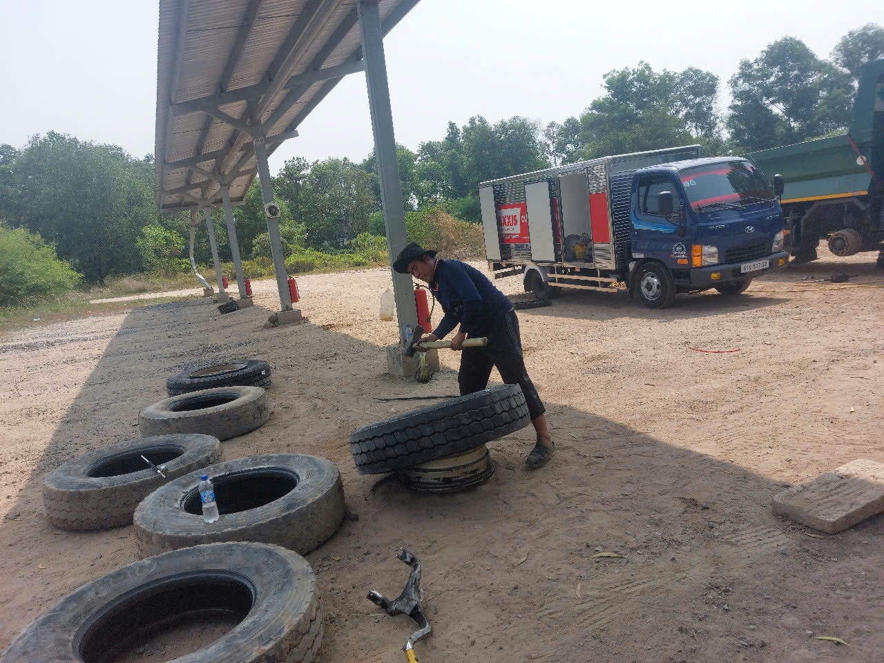 VÁ LỐP, THAY LỐP LƯU ĐỘNG NHANH NHẤT TẠI 550, THUẬN AN, LÁI THIÊU